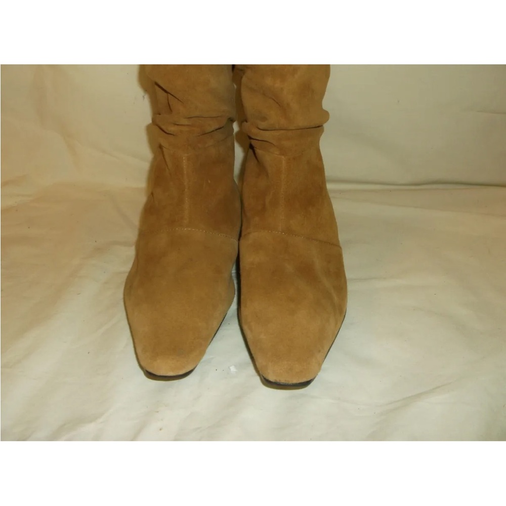 White Mountain Tan Mustard Suede Knee High Flat Slouch Slip On Boots 7 M NEW